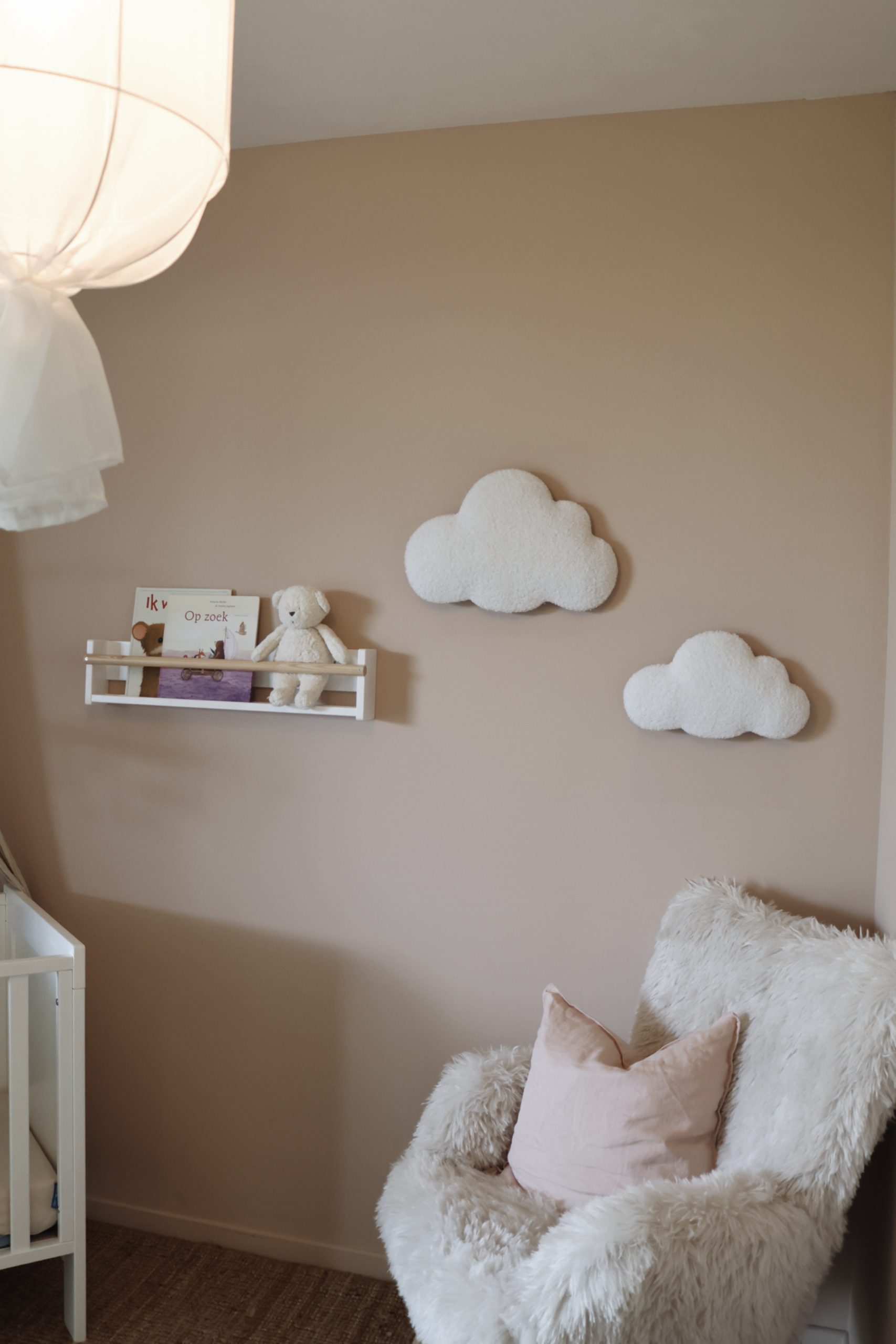Cloud bouclé wall decor-2