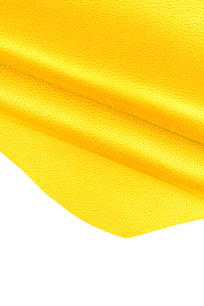 K0038RB | Heart Bookmark Made in Italy in Genuine Full Grain Leather, Dollar Grain - Yellow Color - Dimensions: 6 x 5.5 x 0.5 cm - Packaging: Rigid Gift Box with bottom/lid-3